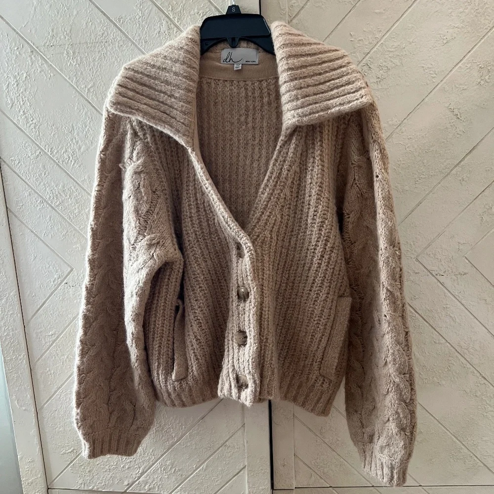 NWOT Anthropologie DH New York Cable Knit Cardigan Tan Color SIZE M - Picture 4 of 5